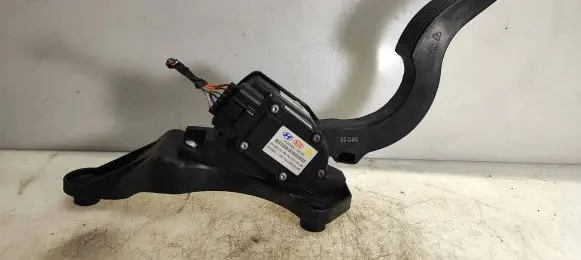 Hyundai Santa Fe Accelerator throttle pedal 327262B100 CEJ0234A2B100