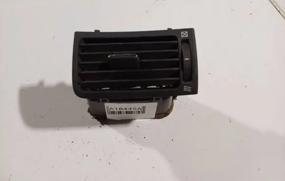 Toyota Avensis T250 Dash center air vent grill