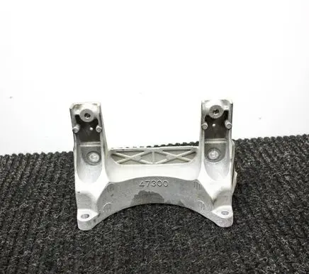 Gearbox mounting bracket