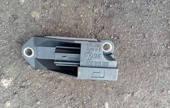 Seat Leon (1M) Airbag deployment crash/impact sensor 5WK42895 6Q0909606