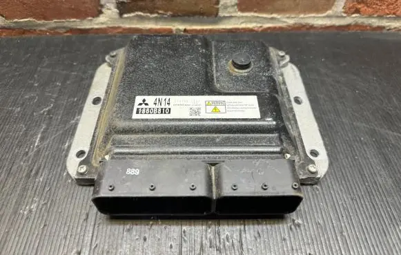 Mitsubishi Pajero Engine control unit/module ECU 275700-1291 2757001291