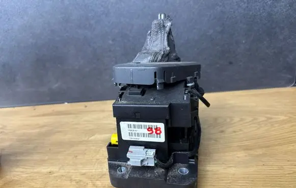 Volvo V70 Gear shifter/selector P08636191