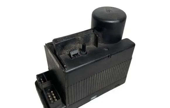 Mercedes-Benz E W124 Central locking vacuum pump 2028000048 0132006331