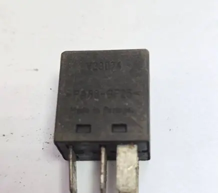 Ford Mondeo MK II Other relay V23074 PA66GF25