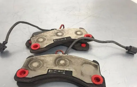 Porsche Cayenne (92A) Brake pads (front) 958698151B 95835193921 P403WFF