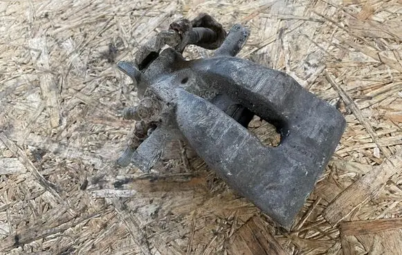 Opel Zafira A Rear brake caliper