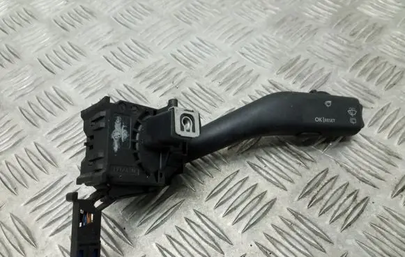 Volkswagen Golf V Wiper control stalk 1K0953519A