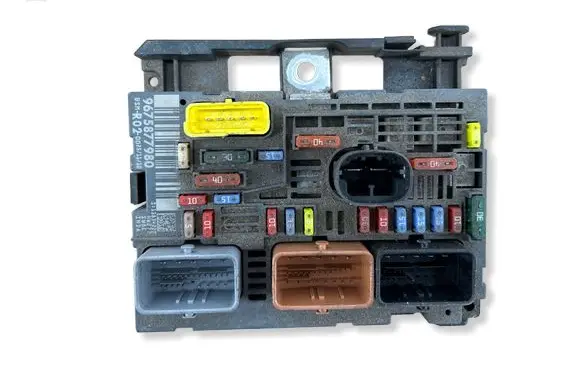 Citroen C4 I Picasso Fuse module 9675877980