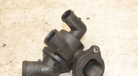 Thermostat/thermostat housing