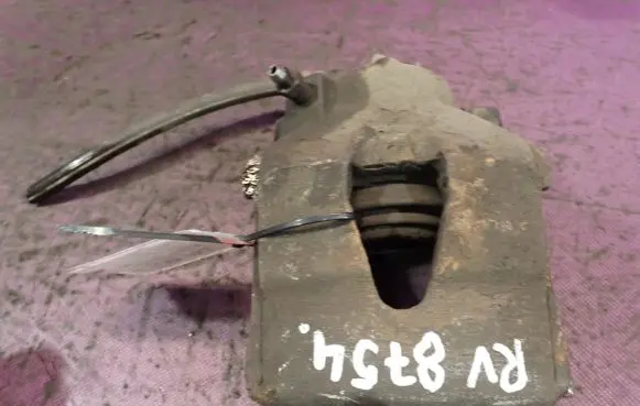 Volkswagen Golf IV Front brake caliper
