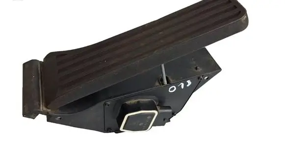 Mercedes-Benz CLS C218 X218 Accelerator throttle pedal A2043000004