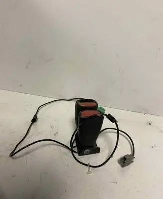 Volvo S40 Middle seatbelt buckle (rear) 8664754