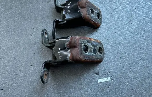 Nissan King Cab, Navara Front door upper hinge 804003S300 804203S300