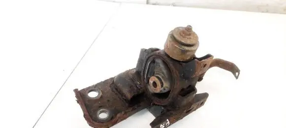 Toyota RAV 4 (XA30) Engine mount bracket