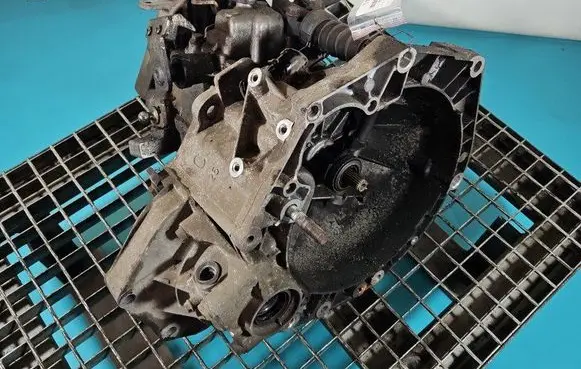 Manual 5 speed gearbox
