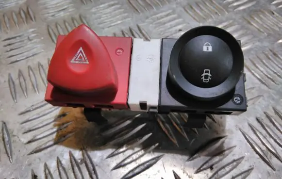 Renault Megane II Hazard light switch 8200095493 88040001 8200107808