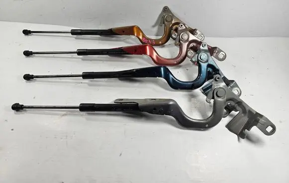 Engine bonnet/hood hinges