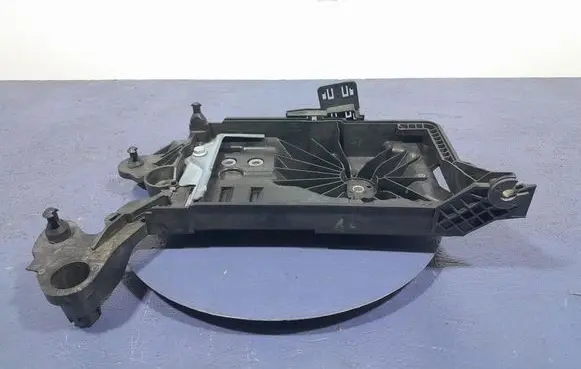 Skoda Octavia 985 Battery box tray 5WA915331B