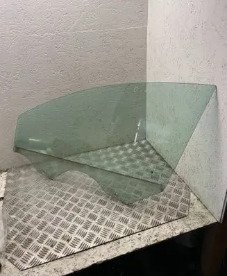 Opel Insignia A Front door window glass four-door 43R000056