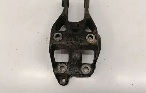 Mini Cooper Countryman R60 Engine mounting bracket 9812036