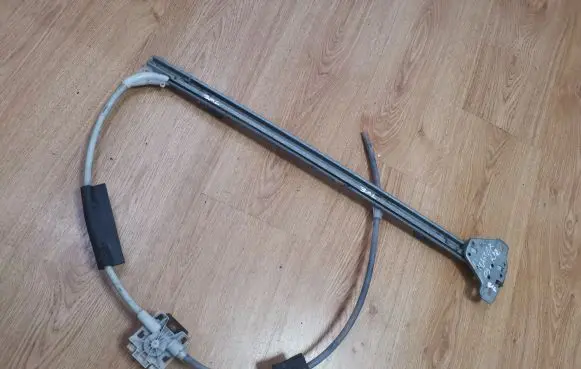 Renault Master II Front door manual window regulator 