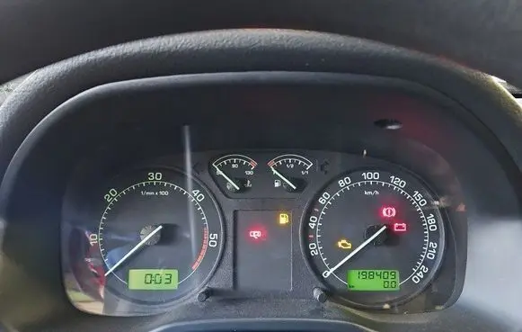 Speedometer (instrument cluster)