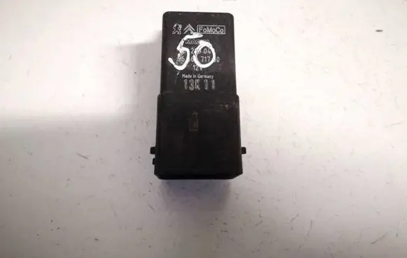 Peugeot 3008 I Glow plug pre-heat relay 9666671780