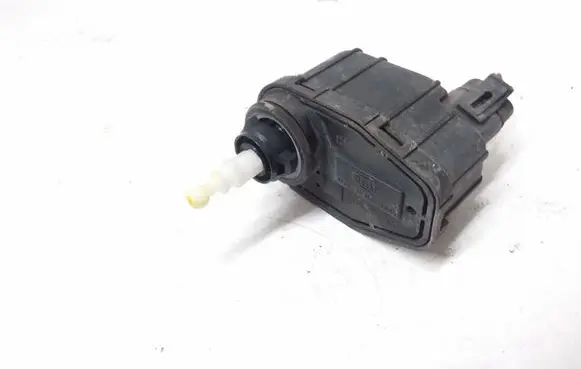 Opel Omega B1 Headlight level adjustment motor 90457812