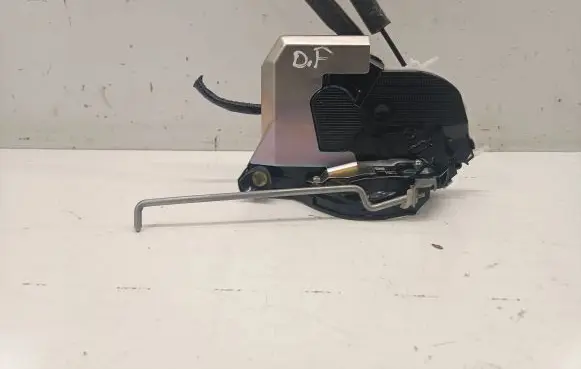 Subaru Forester SK Front door lock