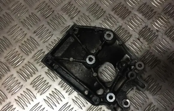 Ford Focus Engine mounting bracket 9646719580