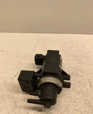 BMW 5 E39 Vacuum valve 72279600 99T075 2247906