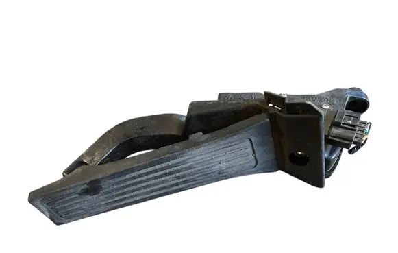 Accelerator throttle pedal