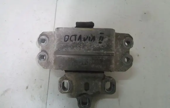 Skoda Octavia Mk2 (1Z) Engine mount bracket 1K0199555T