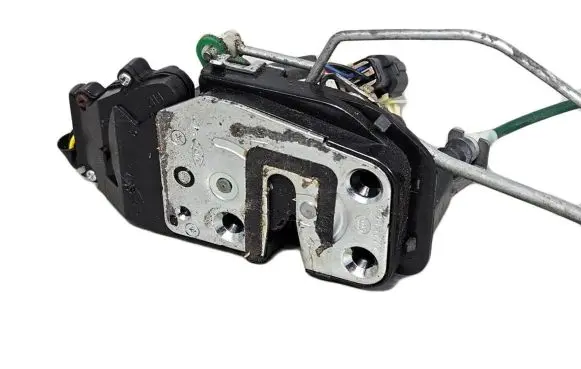 KIA Sorento Front door lock A045777
