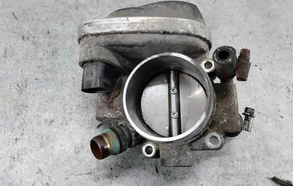 Opel Zafira B Throttle body valve 55353801