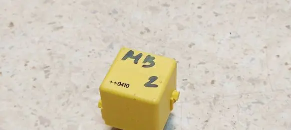 Mercedes-Benz A W169 Other relay A0025421419 V23134J52X335