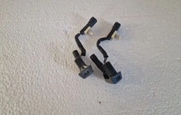 Volvo S60 Windshield washer spray nozzle 