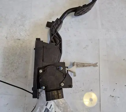 Ford Focus C-MAX Accelerator throttle pedal 02810J2946 1J2721503
