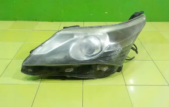 Toyota Avensis T270 Headlight/headlamp PRZOD 18AB29