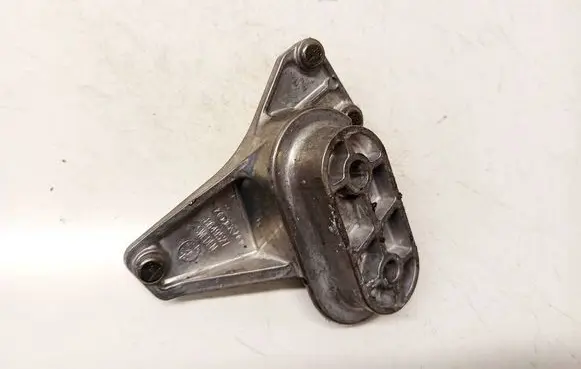 Volvo XC90 Engine mounting bracket 8649527