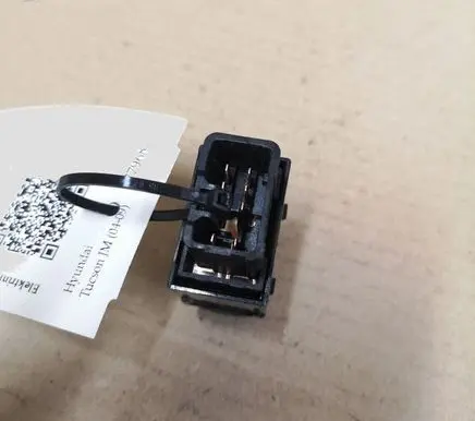 Hyundai Tucson JM Electric window control switch