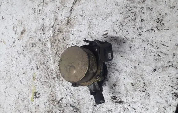 Renault Clio III Vacuum valve 