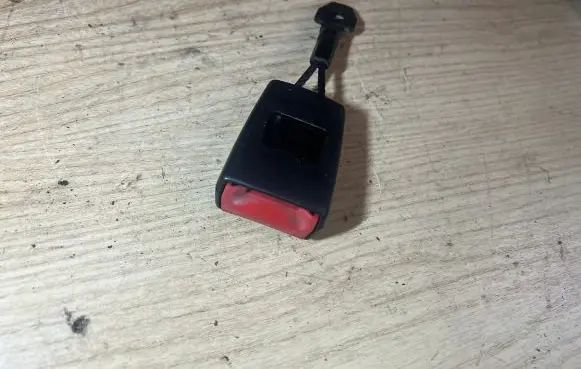 Audi TT Mk1 Front seatbelt buckle 8N0857755