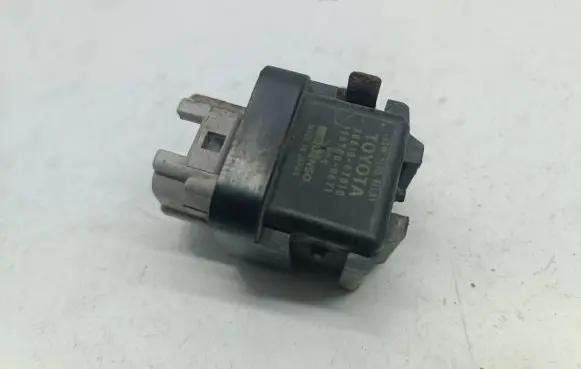 Toyota Avensis Verso Glow plug pre-heat relay 2861067010 1567000671