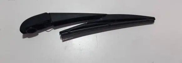 Toyota RAV 4 (XA40) Rear wiper blade 