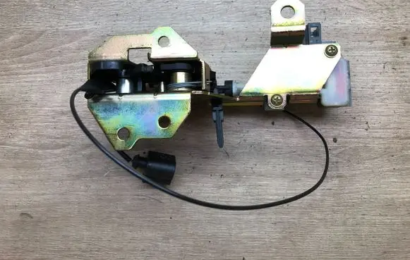 Volkswagen Touareg I Tailgate/trunk/boot lock/catch/latch 7L0827506D