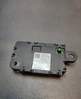 Tesla Model 3 Aerial antenna amplifier 144743000B