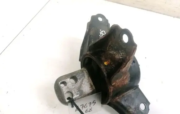 Hyundai i30 Engine mount bracket
