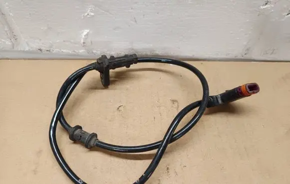 Mercedes-Benz E W212 ABS rear brake sensor A2125402117