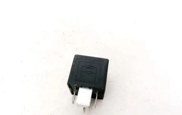 Skoda Fabia Mk1 (6Y) Other relay 7M0951253A 95VW10K705CA